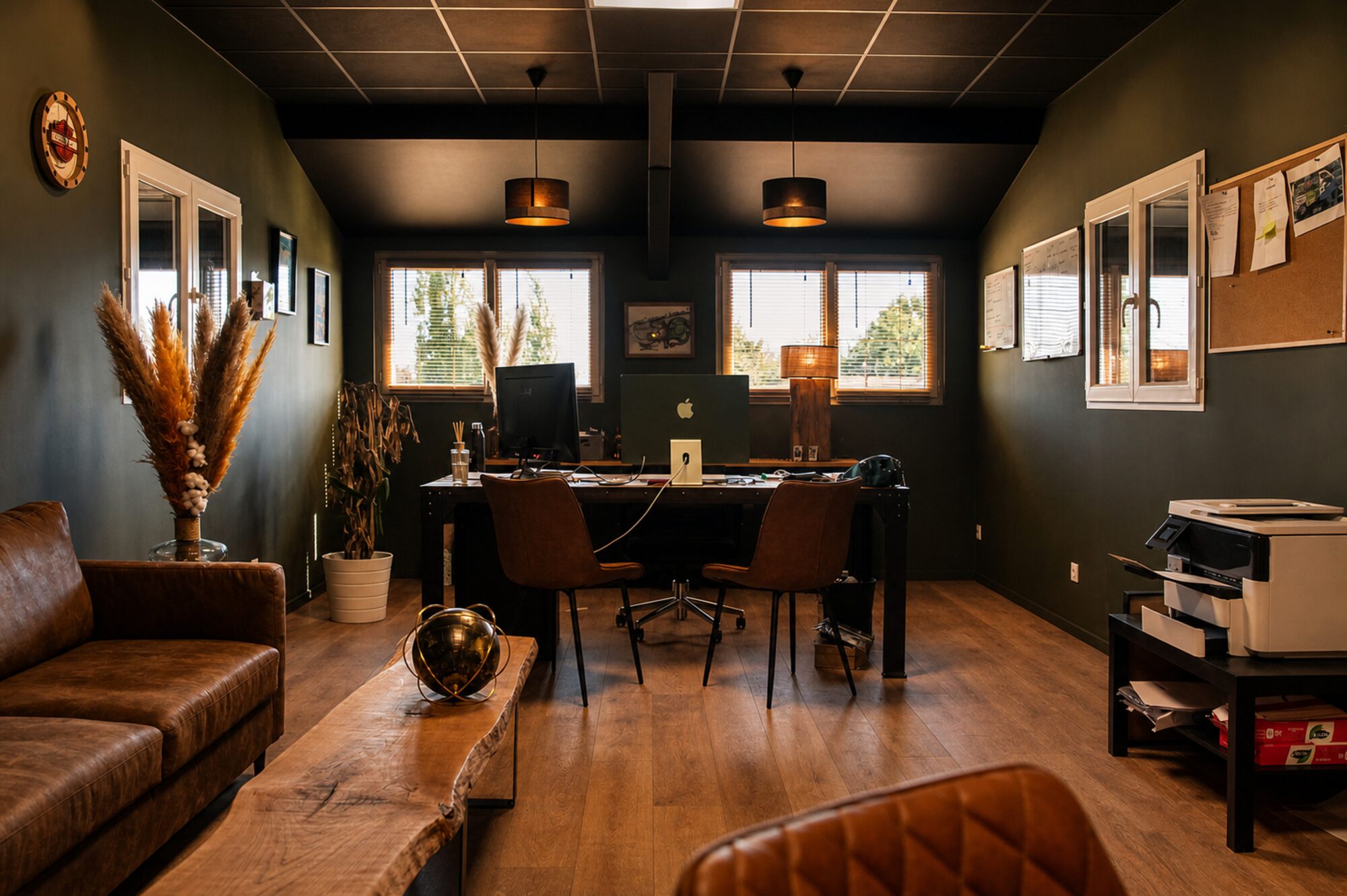 Le bureau de l'Entreprise Sanchez à Noé — ambiance chaleureuse et soignée